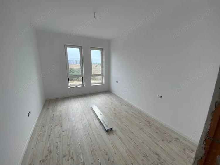 Apartament cu 3 camere semidecomandat în Giroc