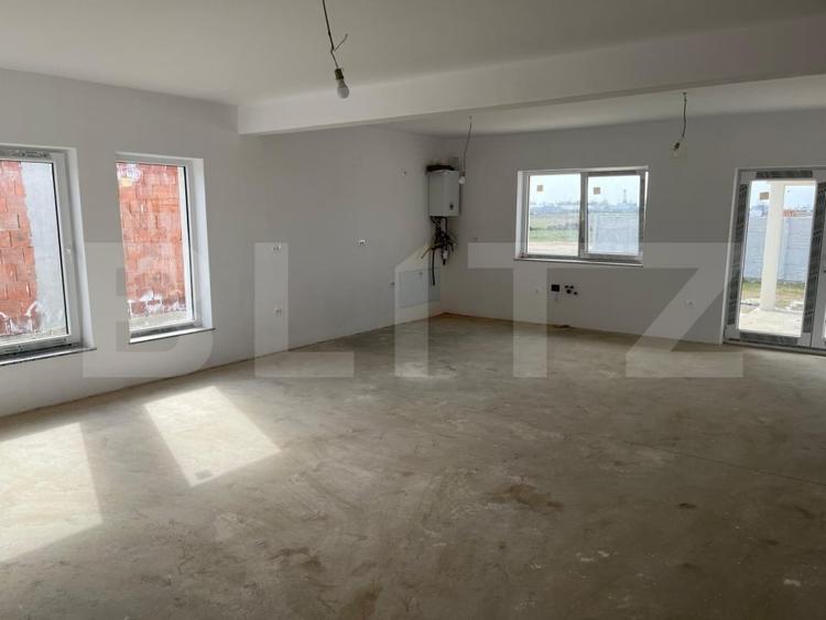 Casă individuală cu 4 camere cu Canalizare în Sântandrei