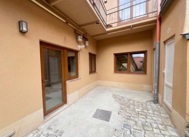 Apartament cu 2 camere semidecomandat în Centrul Istoric