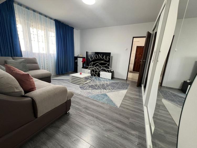 Apartament cu 2 camere semidecomandat, mobilat în Decebal