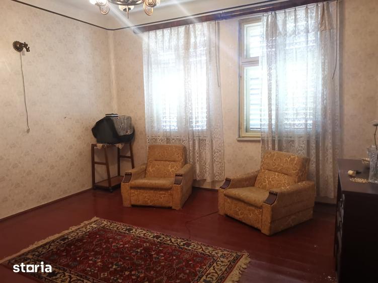 Casă cu 4 camere cu Teren 150 Mp în Central