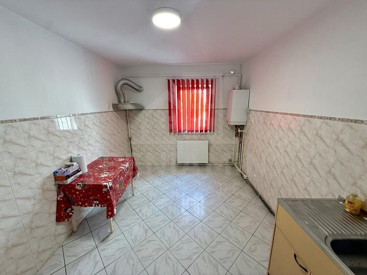 Apartament cu 3 camere decomandat în 1 Mai