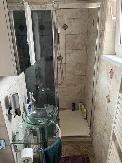 Apartament cu 3 camere semidecomandat, mobilat în Sud-Est