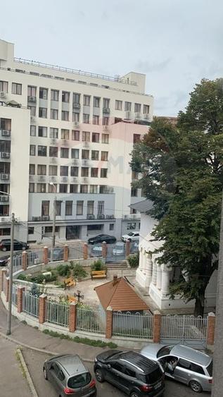 Garsonieră decomandată, mobilată în Universitate