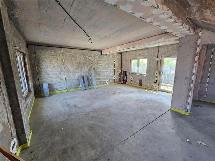 Case insiruite , 4 camere , P+1E - central in Valea Lupului - 5
