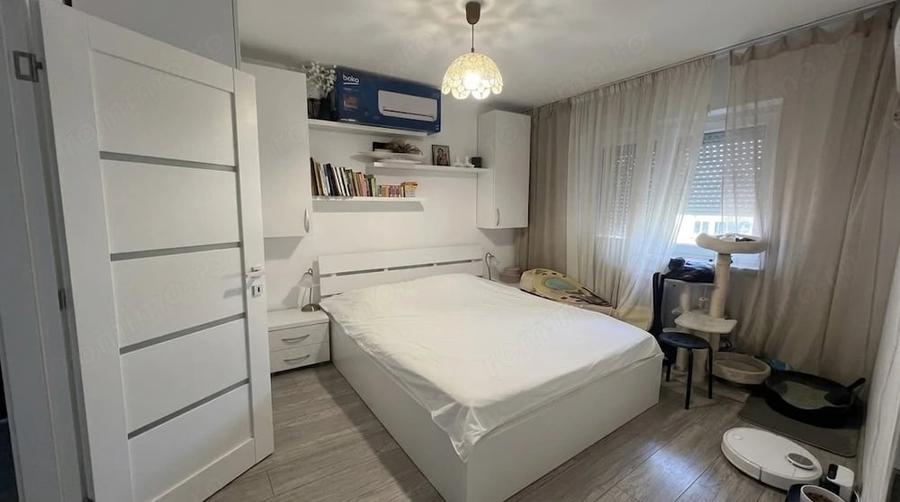 Apartament cu 3 camere decomandat în Rovine