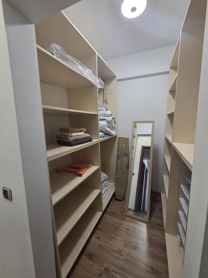 Apartament cu 3 camere decomandat în Tractorul