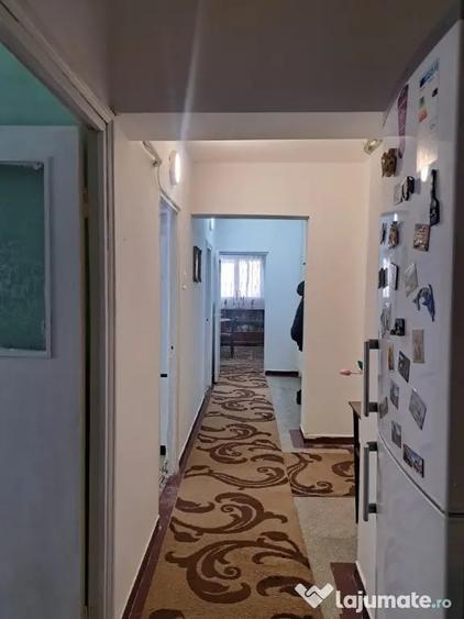 Apartament cu 4 camere decomandat în Central