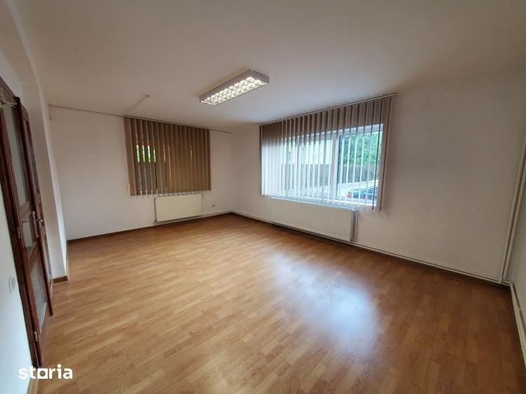 Casă cu 6 camere cu Teren 400 Mp în Bună Ziua