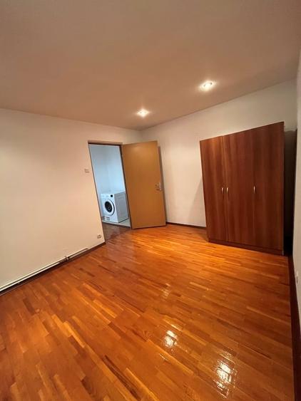 Apartament cu 3 camere semidecomandat în Dristor