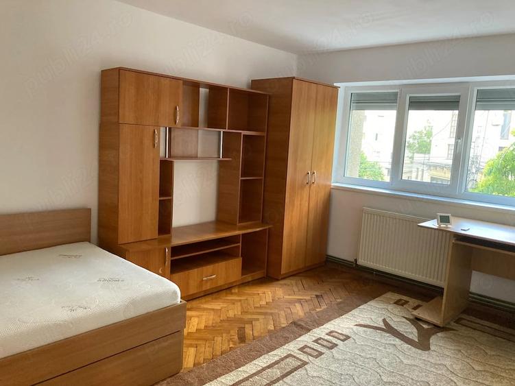 Proprietar inchiriez ap.1 cam etaj 1 Complex Studentesc centrala proprie - 1