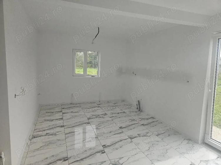Casă cu 4 camere cu Teren 500 Mp în Pecineaga