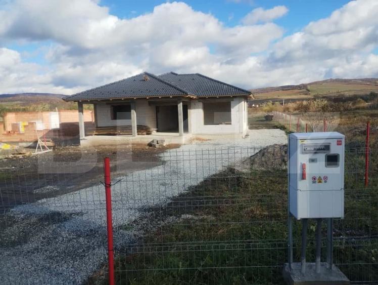 Casă individuală cu 4 camere cu Teren 1000 Mp în Jelna
