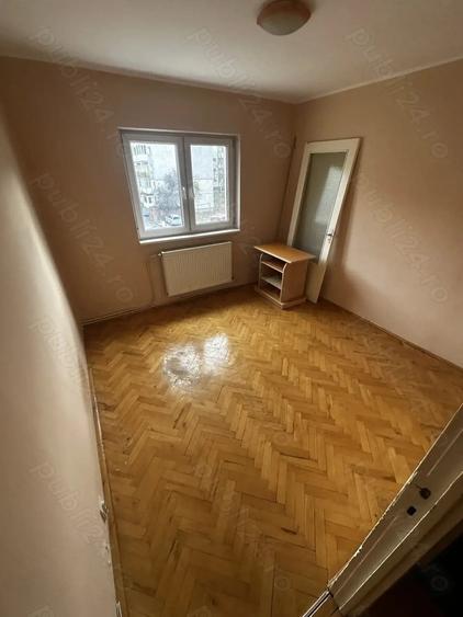 Apartament cu 4 camere decomandat în Central