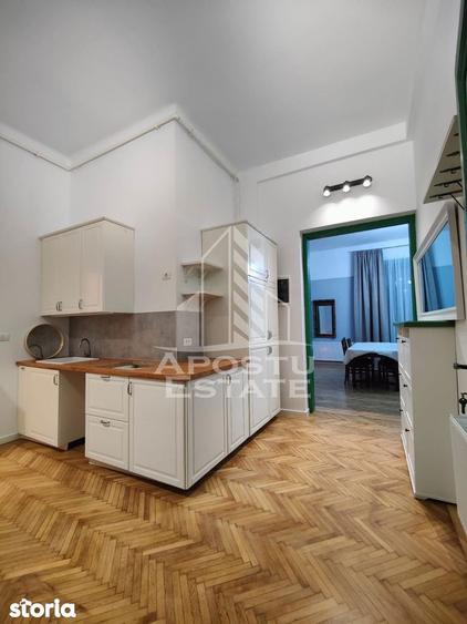 Apartament cu 3 camere, mobilat în Central