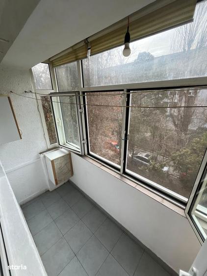 Apartament cu 3 camere semidecomandat, mobilat în Dacia