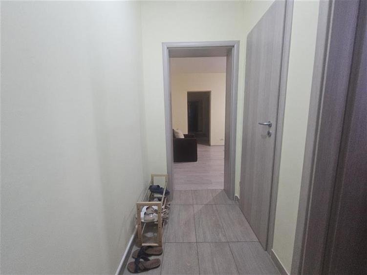Apartament cu 4 camere semidecomandat în Gorjului