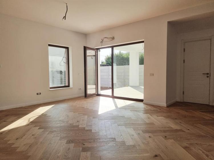 Duplex cu 4 camere cu Canalizare în Otopeni