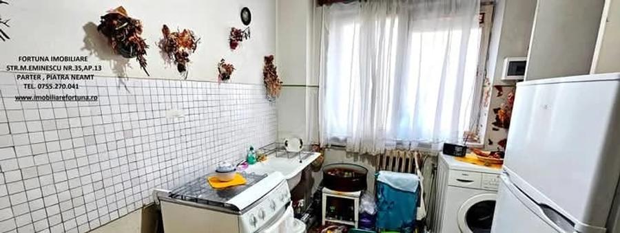 Apartament cu 4 camere semidecomandat în Precista