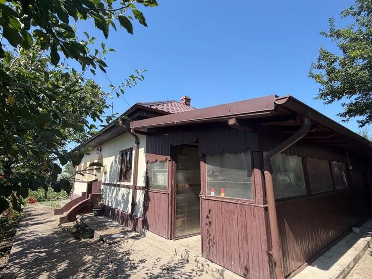 Casă cu 3 camere în Săhăteni