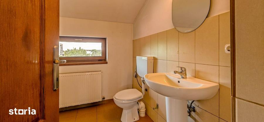 Casă cu 4 camere cu Teren 230 Mp în Apărătorii Patriei