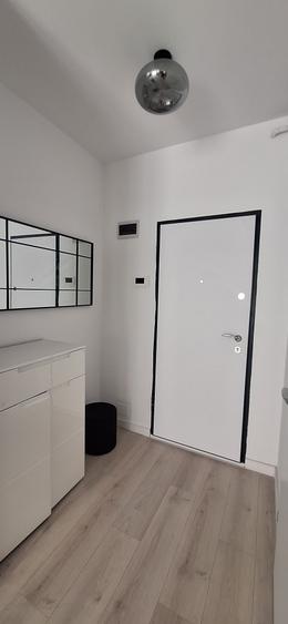 Apartament cu 3 camere semidecomandat în Florești