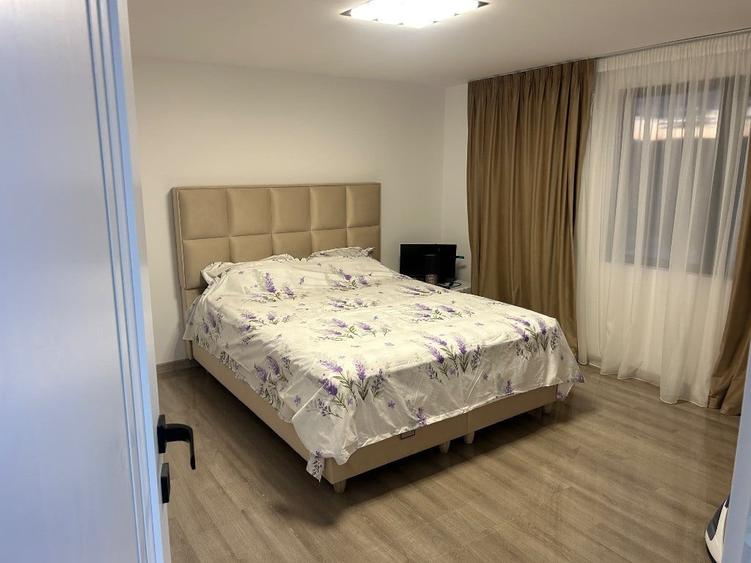 Casă cu 6 camere cu Teren 500 Mp în Săbăreni