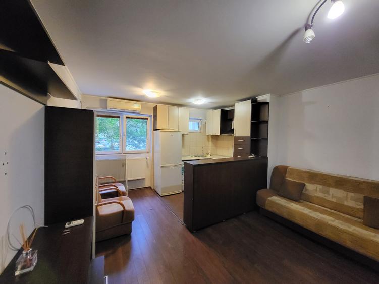 Apartament cu 2 camere decomandat în Apărătorii Patriei