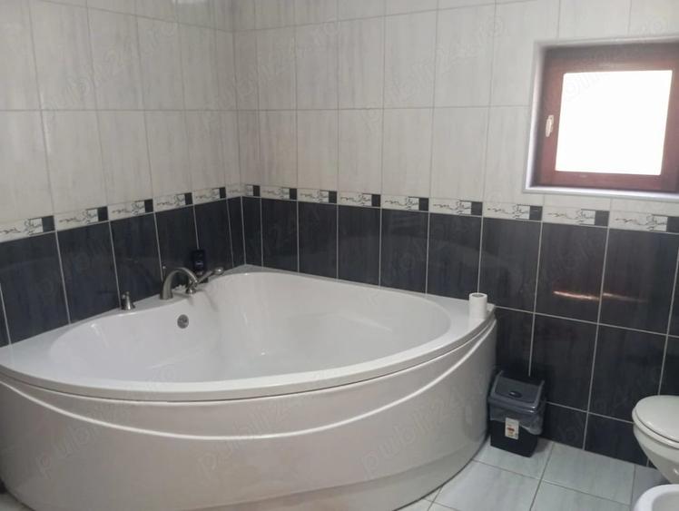 Casă cu 4 camere cu Teren 18600 Mp în Foeni