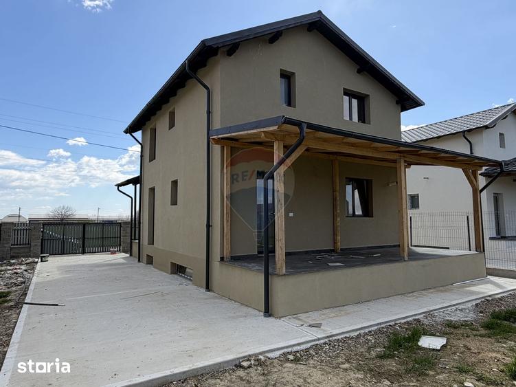 Casă cu 3 camere cu Teren 400 Mp în Golești