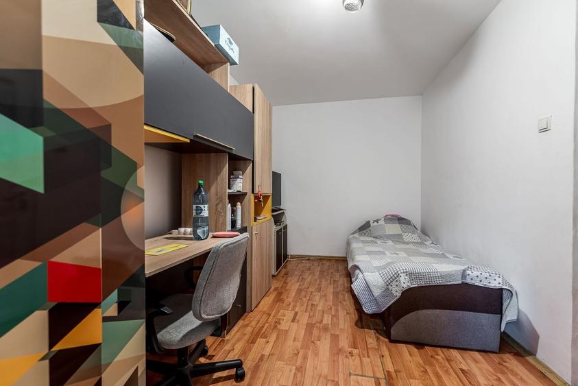 Apartament cu 3 camere semidecomandat în Aurel Vlaicu