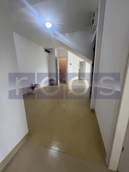 Apartament cu 5 camere decomandat în Mihai Bravu
