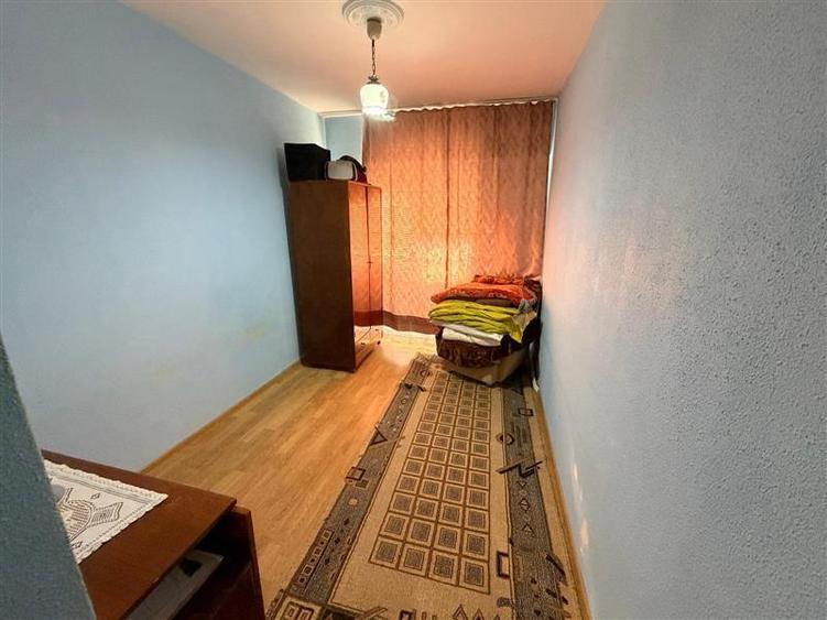 Apartament cu 4 camere decomandat în Dacia