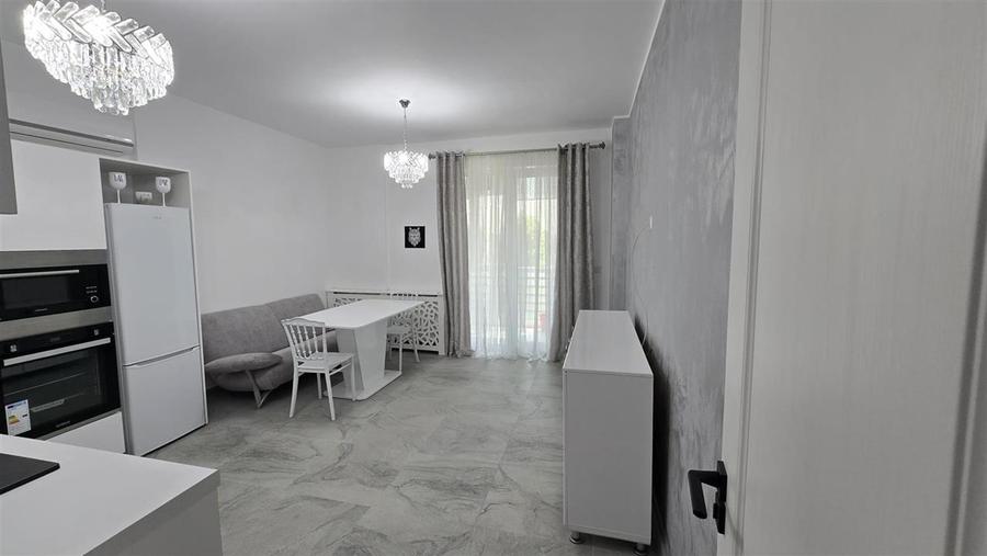 Apartament cu 3 camere decomandat, mobilat în Sud