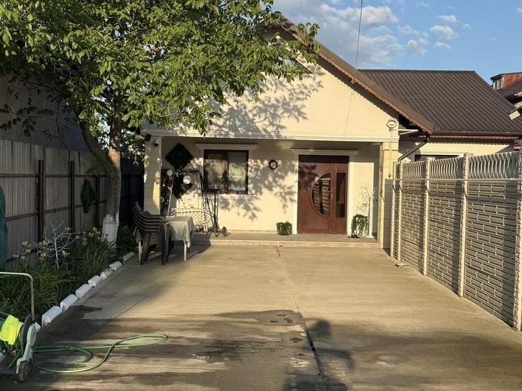 Casă cu 3 camere în Glina