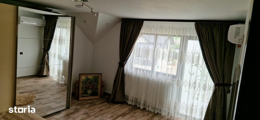 Casă cu 5 camere cu Teren 5400 Mp în Vadu Moldovei