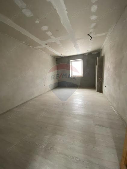 Casă cu Teren 2810 Mp în Chirpăr