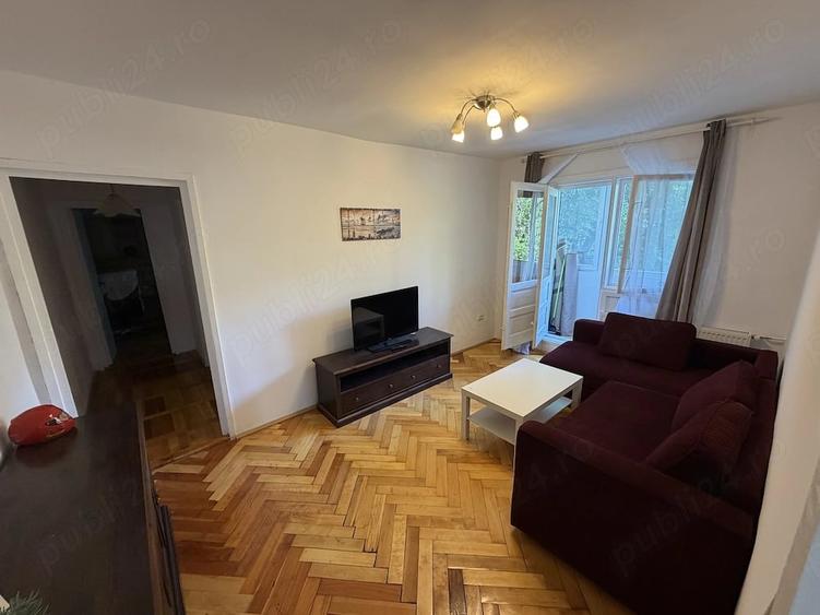 Apartament cu 3 camere semidecomandat în Exterior Vest
