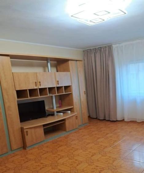 Apartament cu 3 camere decomandat, mobilat în Nerva Traian