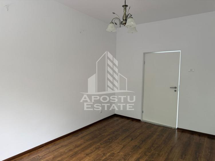 Casă individuală cu 8 camere cu Canalizare în Fabric