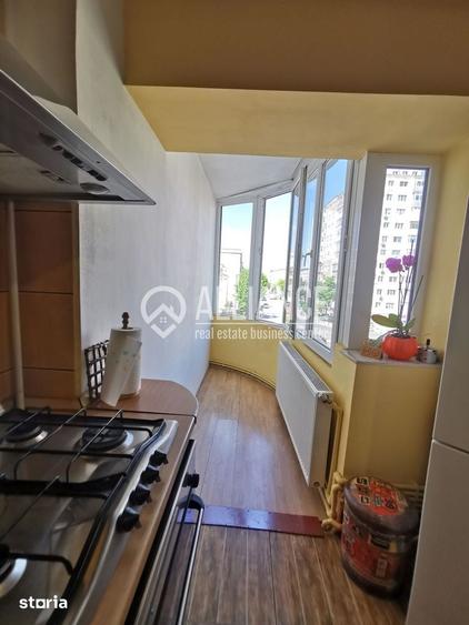 Apartament cu 3 camere decomandat în Central