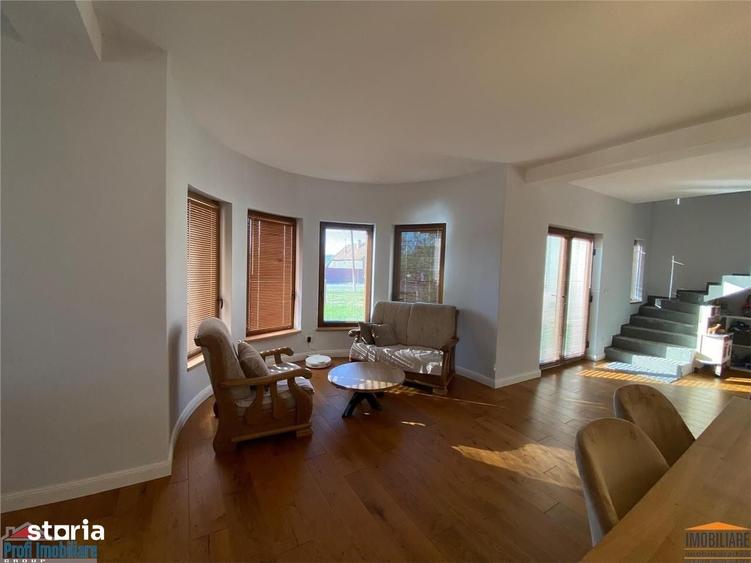 Casă cu 6 camere cu Teren 923 Mp în Târnova