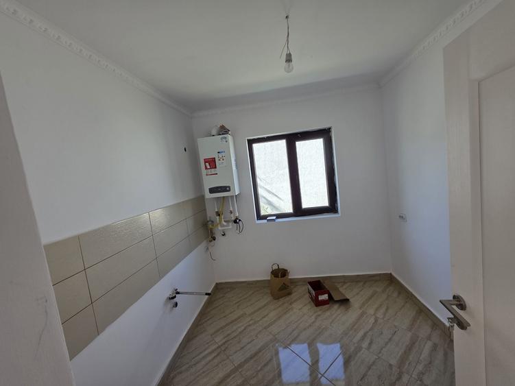 Casă cu 3 camere cu Teren 300 Mp în Central