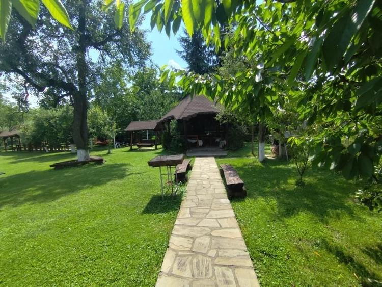 Hotel/Pensiune, de 450 mp, în Aluniș