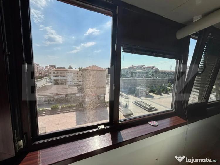 Apartament cu 3 camere decomandat, mobilat în Cetate