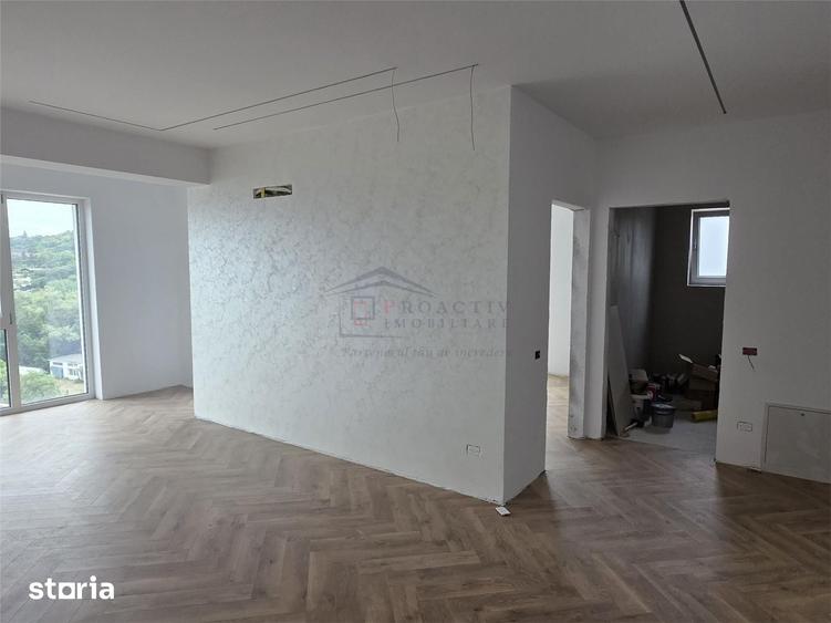 Apartament cu 3 camere semidecomandat în Sud