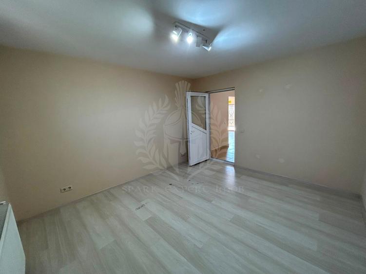 Casă individuală cu 3 camere cu Canalizare în Central