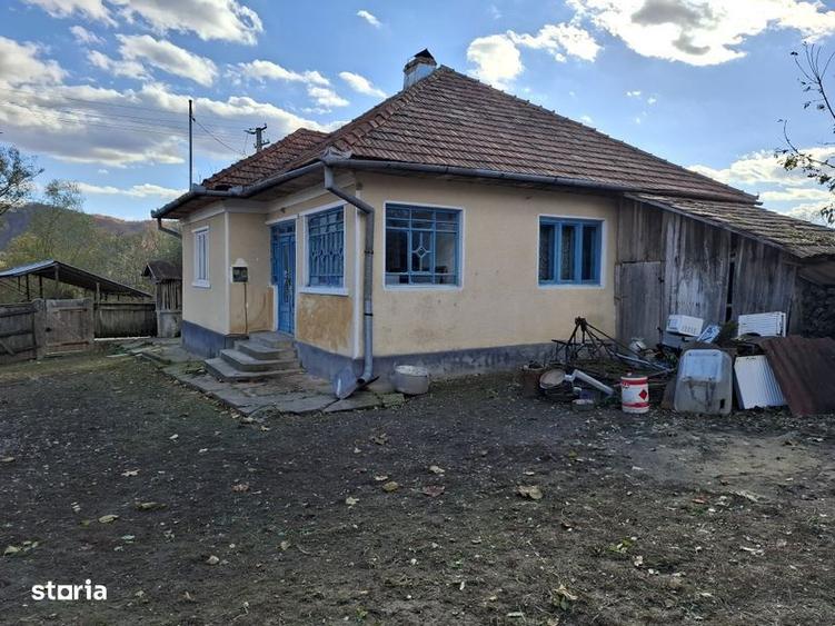 Casă cu 3 camere cu Teren 70 Mp în Băbeni