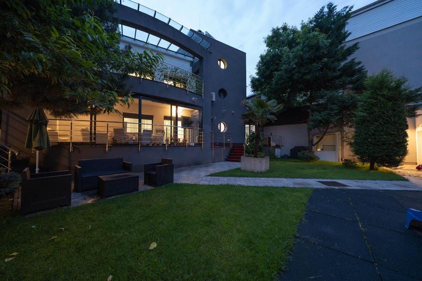 Casă individuală cu 10 camere cu Piscina în Herăstrău