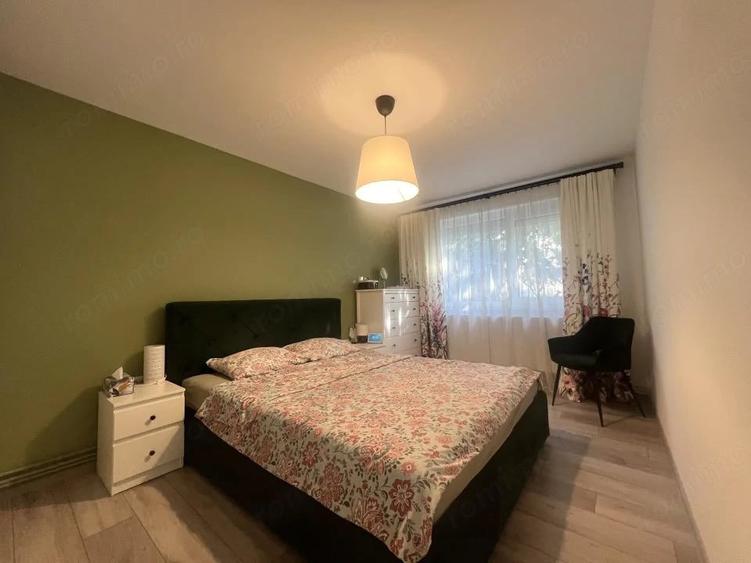 Apartament cu 3 camere decomandat în P-ța Doina